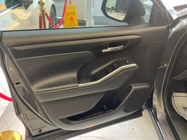 2021 Toyota Highlander - Image 7 of 31