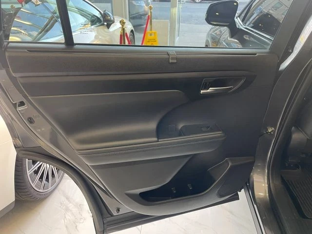 2021 Toyota Highlander - Image 17 of 31
