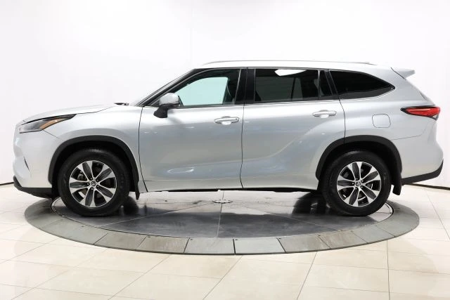 2021 Toyota Highlander - Image 8 of 12