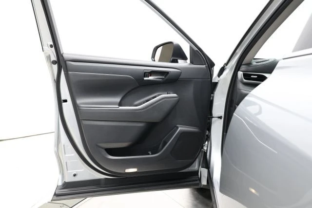 2021 Toyota Highlander - Image 10 of 12