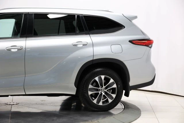 2021 Toyota Highlander - Image 9 of 12