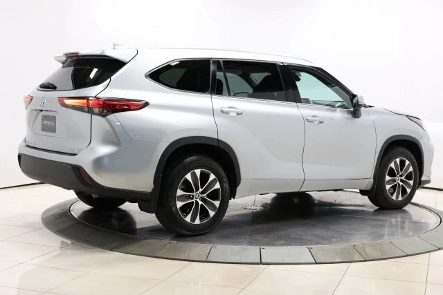 2021 Toyota Highlander - Image 5 of 12