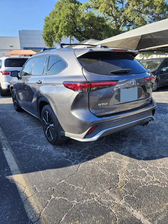 2021 Toyota Highlander - Image 4 of 8