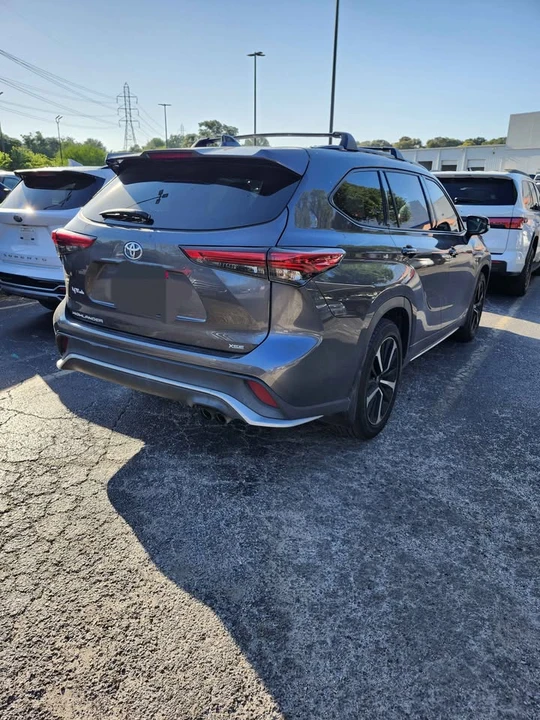 2021 Toyota Highlander - Image 3 of 8