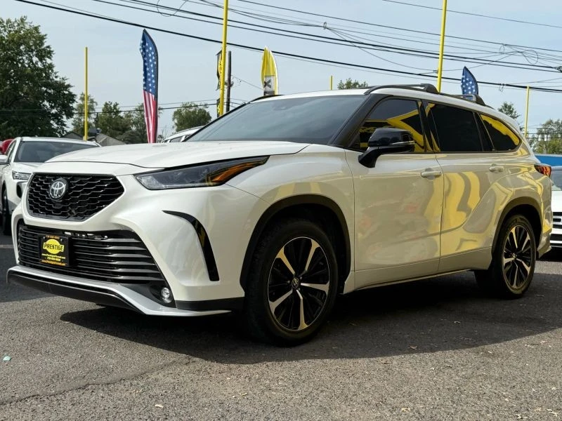 2021 Toyota Highlander - Image 3 of 12