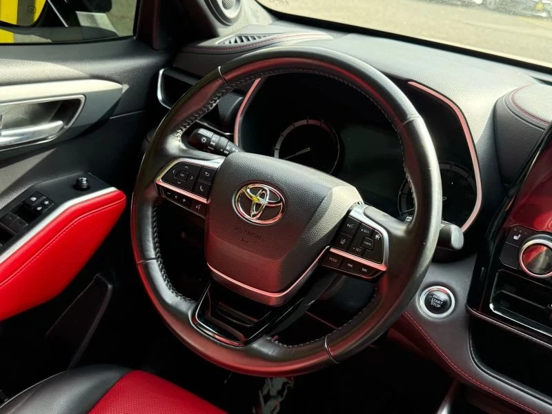 2021 Toyota Highlander - Image 11 of 12