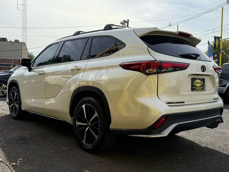 2021 Toyota Highlander - Image 4 of 12