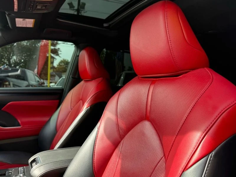 2021 Toyota Highlander - Image 10 of 12