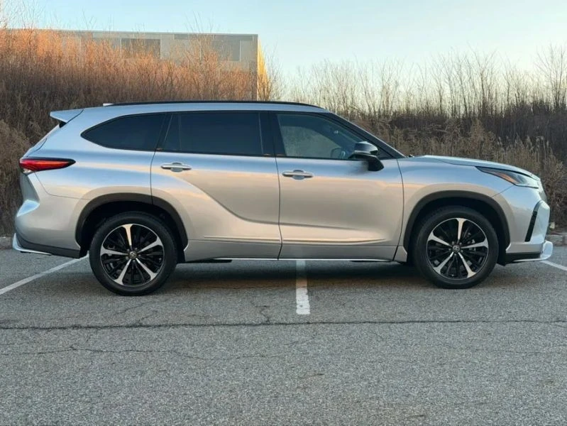 2021 Toyota Highlander - Image 9 of 12