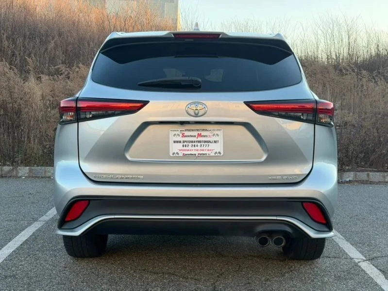 2021 Toyota Highlander - Image 7 of 12