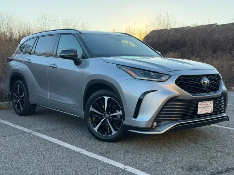 2021 Toyota Highlander - Image 2 of 12