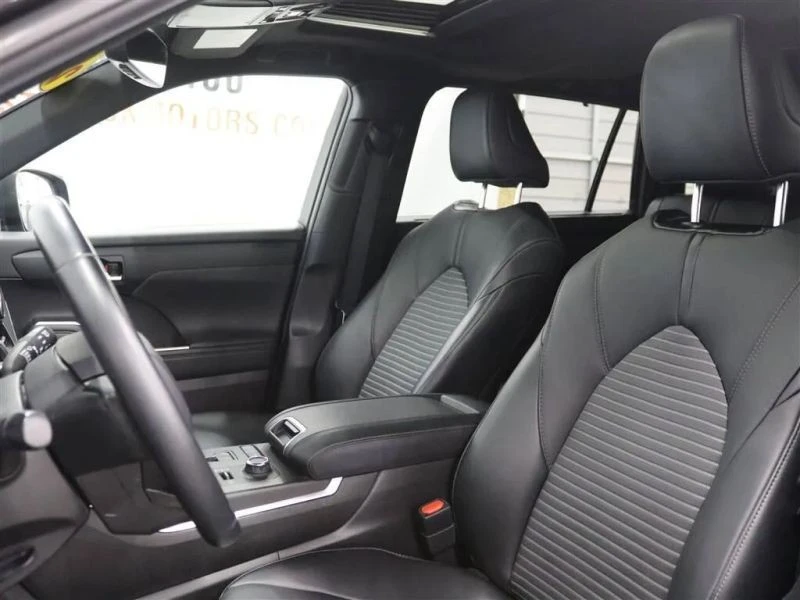 2021 Toyota Highlander - Image 11 of 12