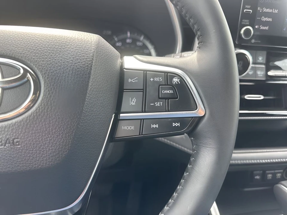2021 Toyota Highlander - Image 16 of 21