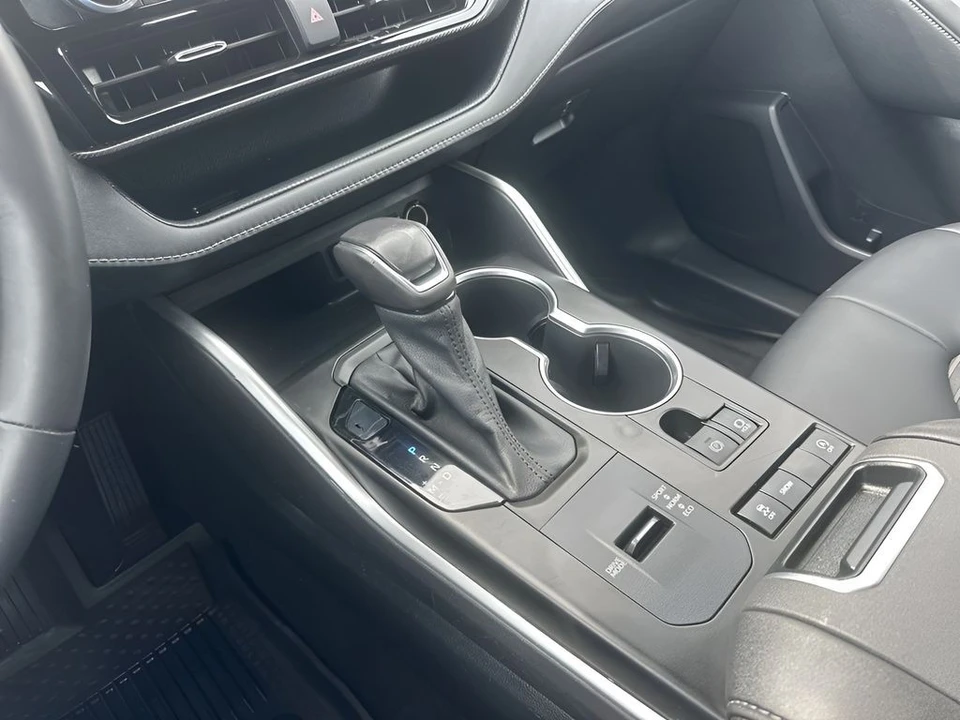 2021 Toyota Highlander - Image 17 of 21