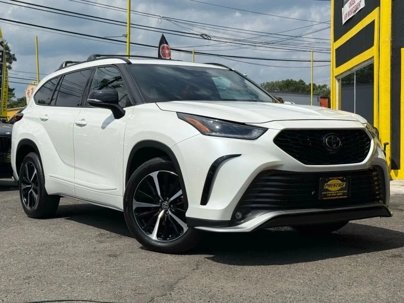 2021 Toyota Highlander - Image 2 of 12
