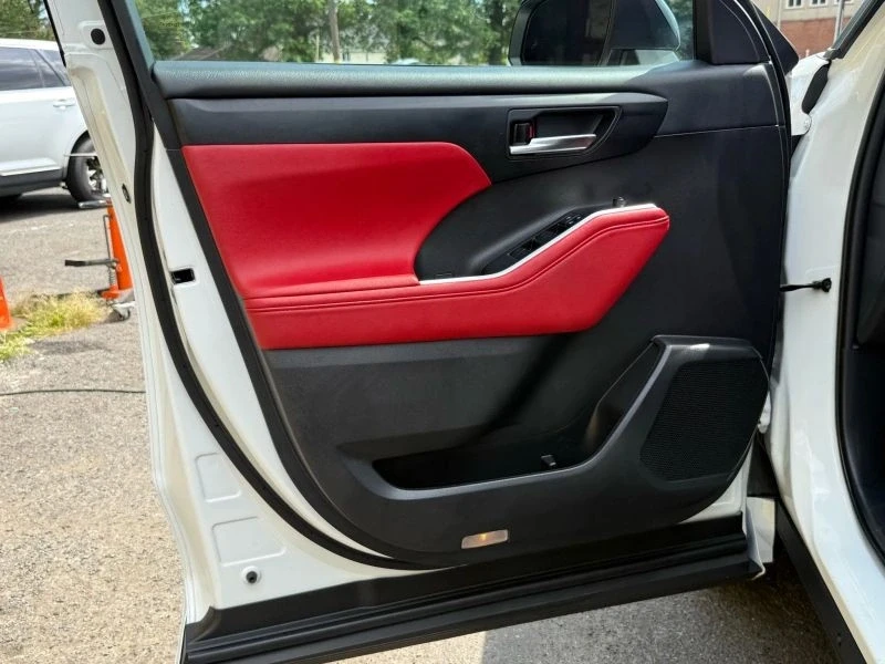 2021 Toyota Highlander - Image 8 of 12