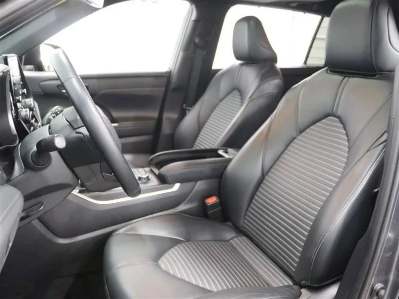 2021 Toyota Highlander - Image 10 of 12