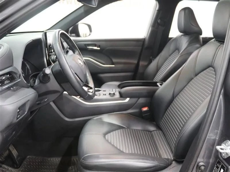 2021 Toyota Highlander - Image 11 of 12