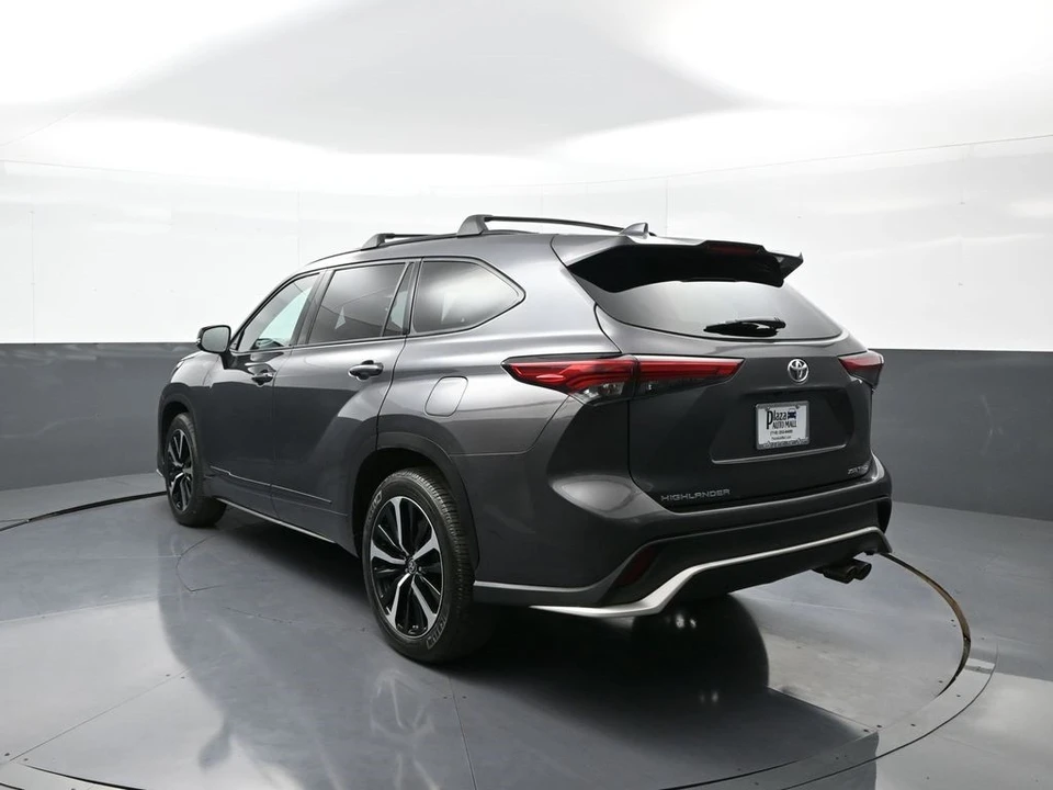 2021 Toyota Highlander - Image 8 of 12
