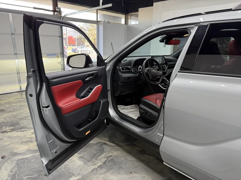 2021 Toyota Highlander - Image 10 of 21