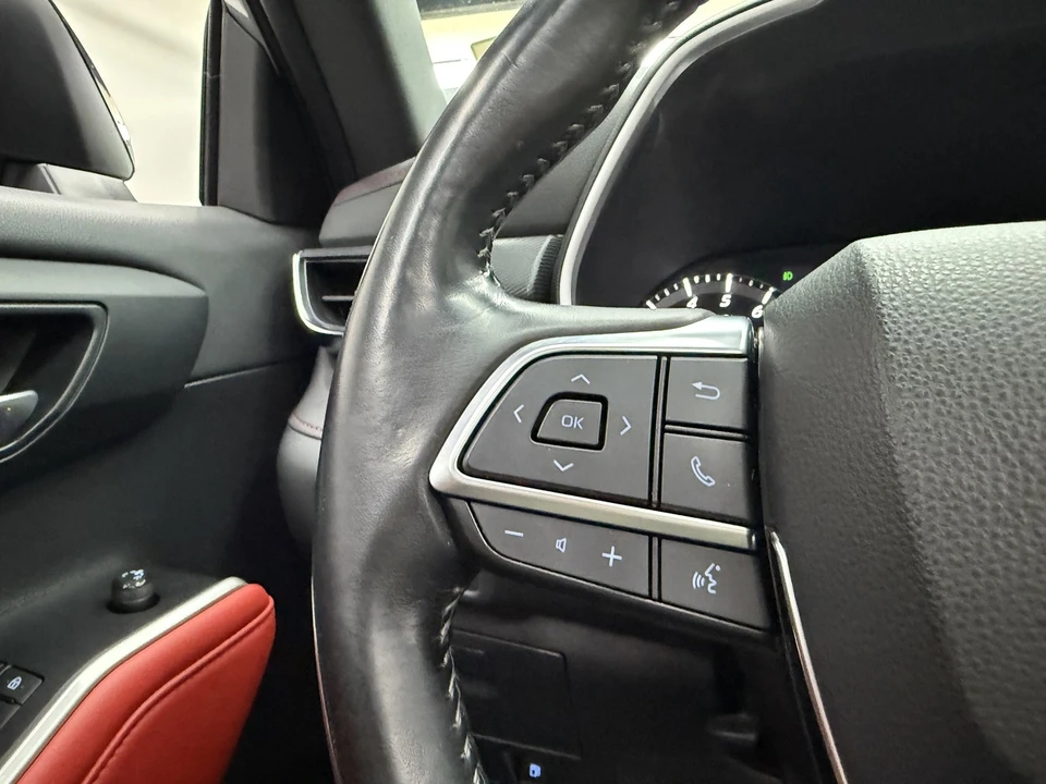 2021 Toyota Highlander - Image 15 of 21
