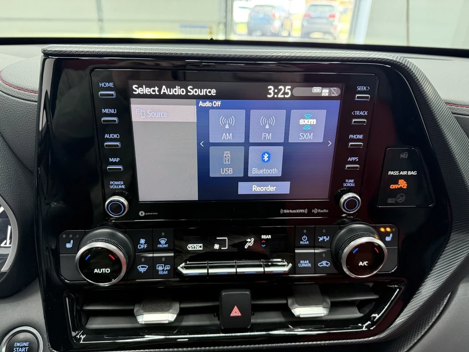 2021 Toyota Highlander - Image 17 of 21