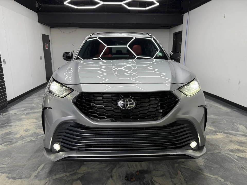 2021 Toyota Highlander - Image 8 of 21