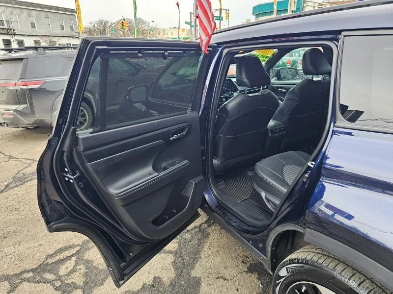 2021 Toyota Highlander - Image 10 of 12