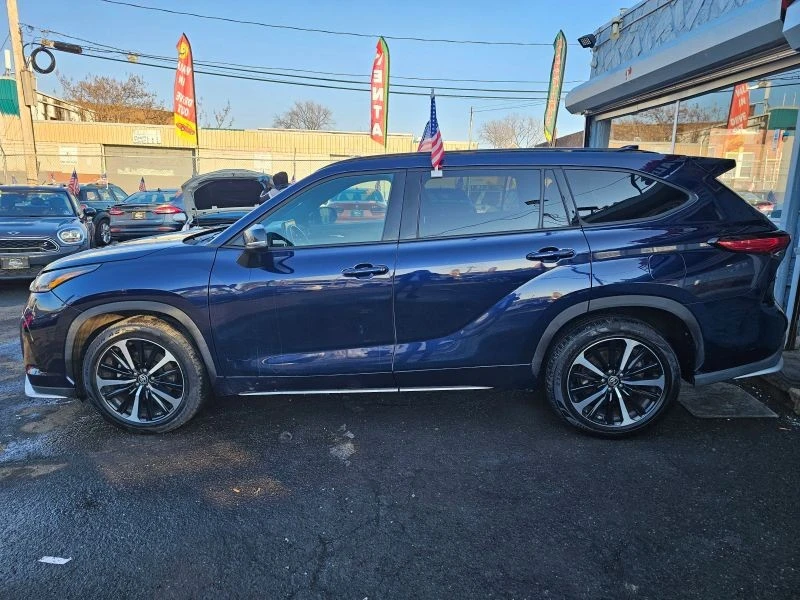 2021 Toyota Highlander - Image 2 of 12