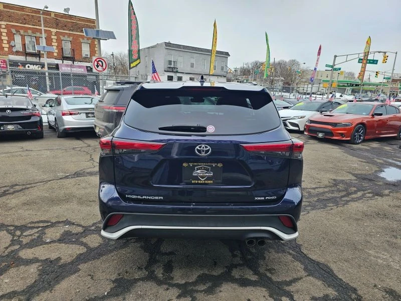 2021 Toyota Highlander - Image 7 of 12