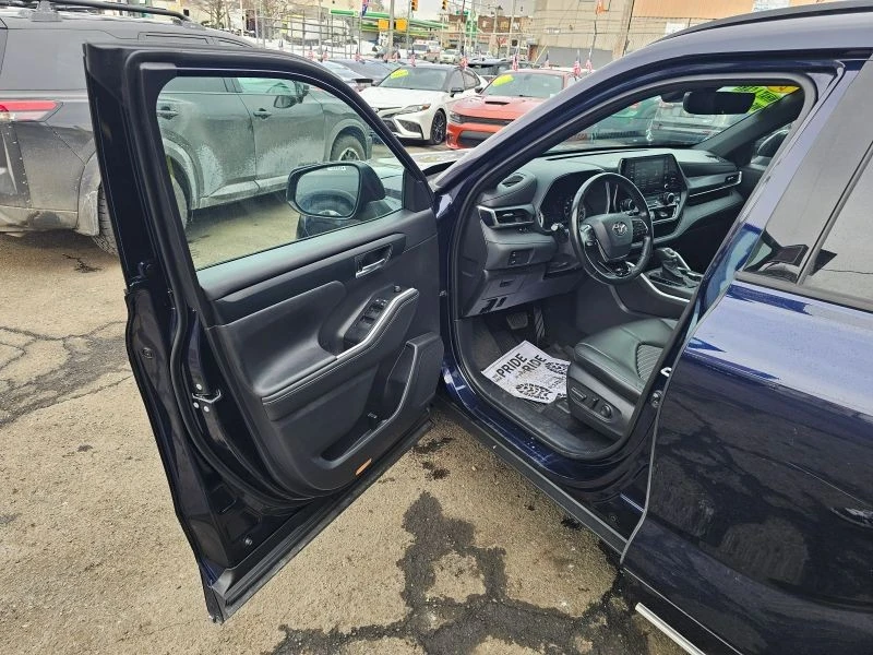 2021 Toyota Highlander - Image 9 of 12