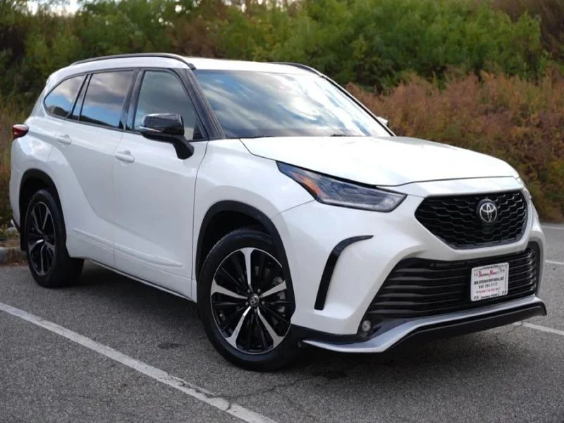 2021 Toyota Highlander - Image 2 of 12