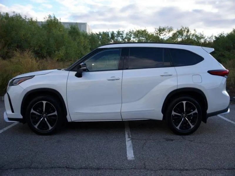 2021 Toyota Highlander - Image 9 of 12