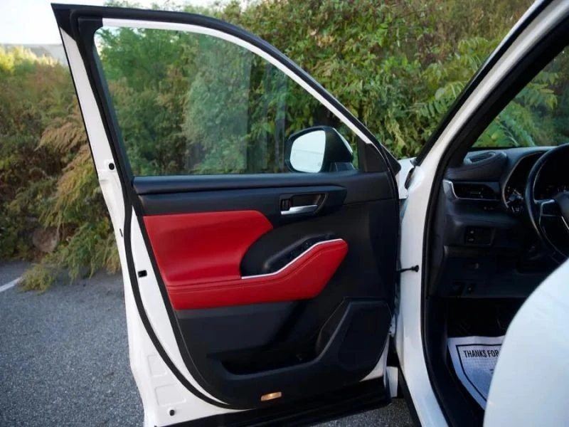 2021 Toyota Highlander - Image 11 of 12