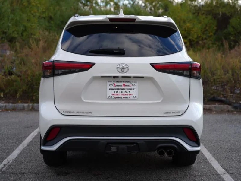 2021 Toyota Highlander - Image 7 of 12
