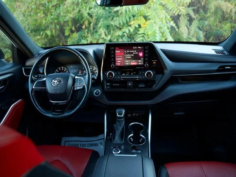 2021 Toyota Highlander - Image 10 of 12