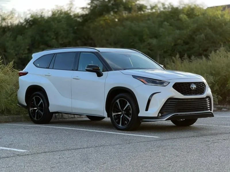 2021 Toyota Highlander - Image 2 of 12