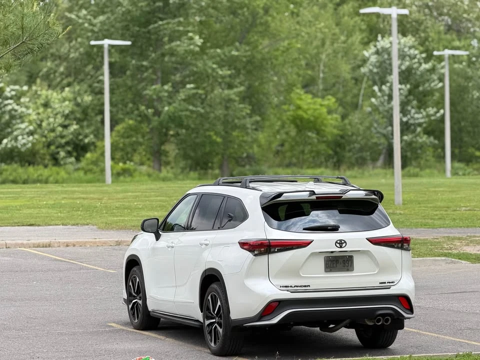 2021 Toyota Highlander - Image 4 of 10