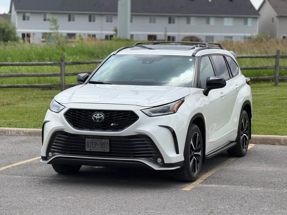 2021 Toyota Highlander - Image 2 of 10