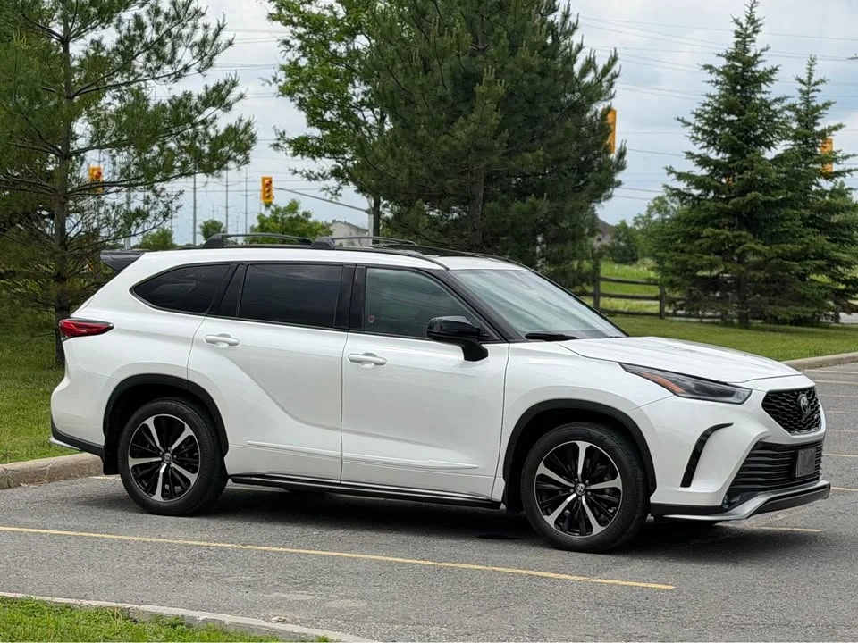 2021 Toyota Highlander - Image 3 of 10
