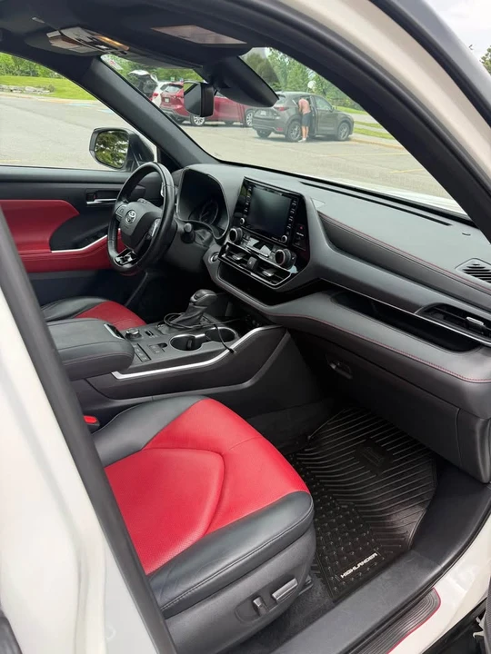 2021 Toyota Highlander - Image 8 of 10