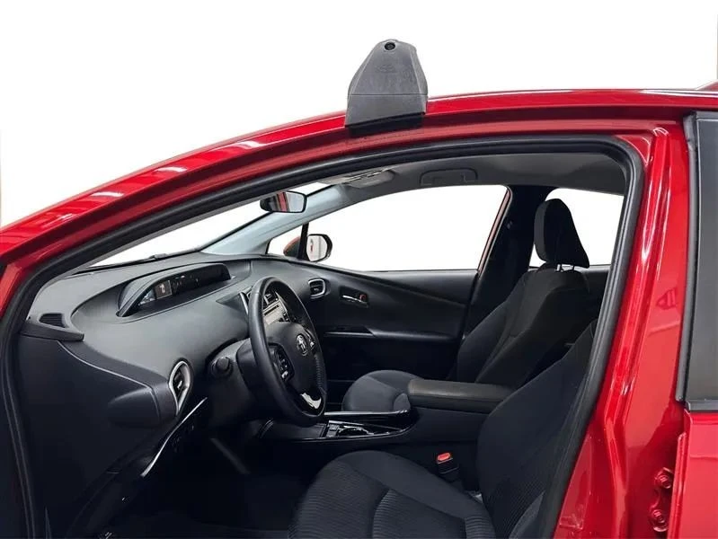2021 Toyota Prius 4th Gen - Image 9 of 12