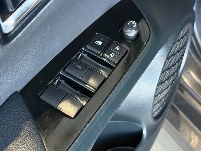 2021 Toyota Prius 4th Gen - Image 19 of 21