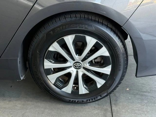 2021 Toyota Prius 4th Gen - Image 16 of 21