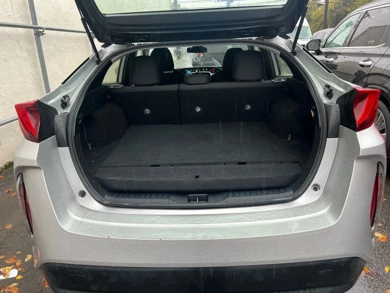 2021 Toyota Prius 4th Gen - Image 9 of 12