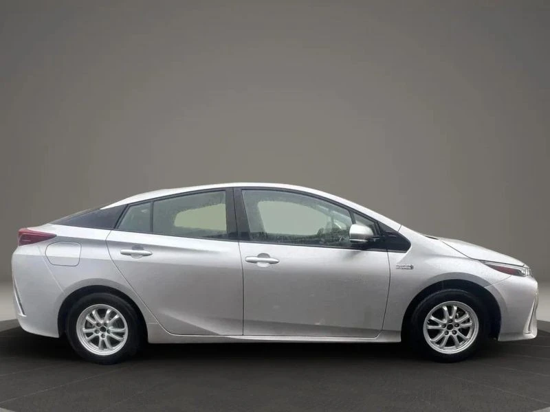 2021 Toyota Prius 4th Gen - Image 4 of 12