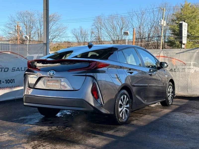 2021 Toyota Prius 4th Gen - Image 9 of 12