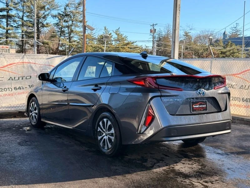 2021 Toyota Prius 4th Gen - Image 11 of 12