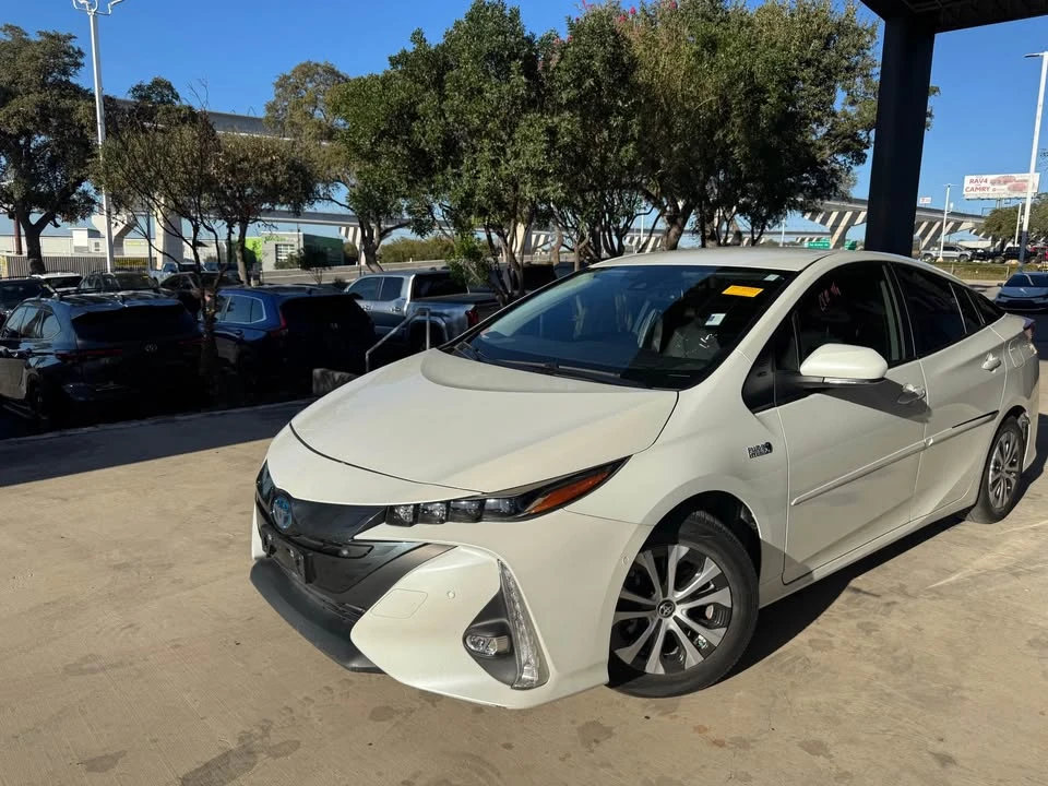 2021 Toyota Prius 4th Gen - Image 2 of 5