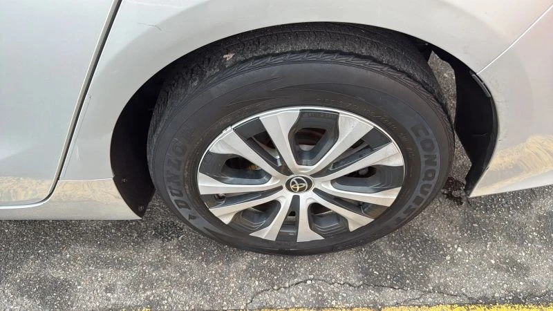2021 Toyota Prius 4th Gen - Image 9 of 12